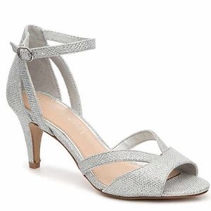 KELLY AND KATIE VALDENA HEEL